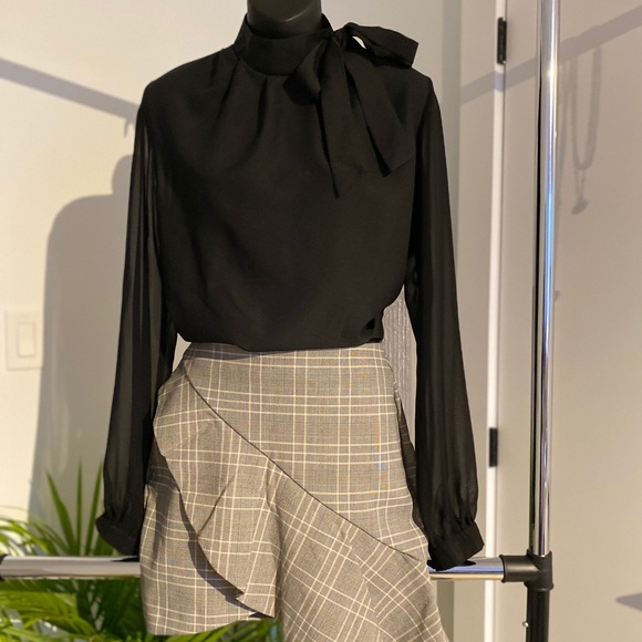 GORGEOUS BLACK BLOUSE WITH SHEER POUFF SLEEVES - Picture 6 of 7